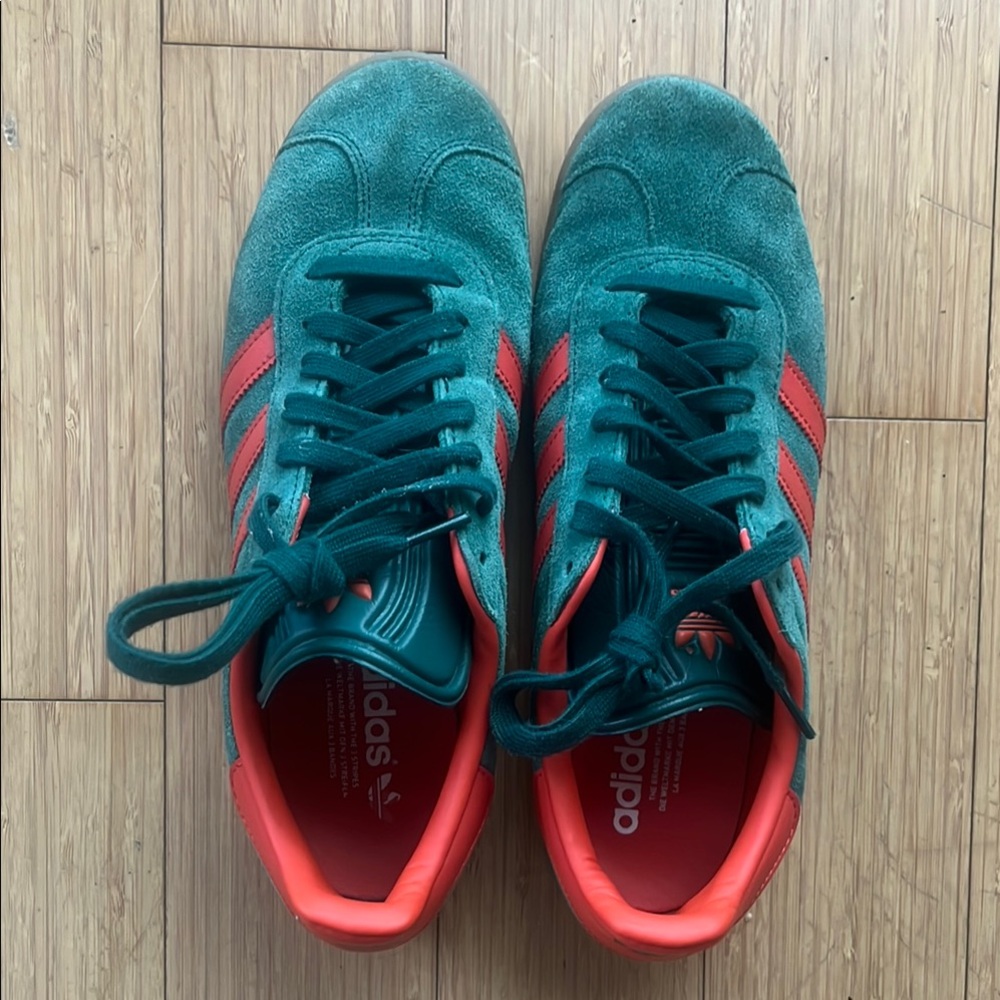 Green Adidas Men's Gazelle Sneakers